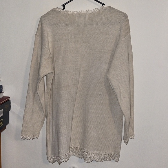 🌹WORTHINGTON EMBROIDERY PEARL SWEATER - Picture 2 of 6